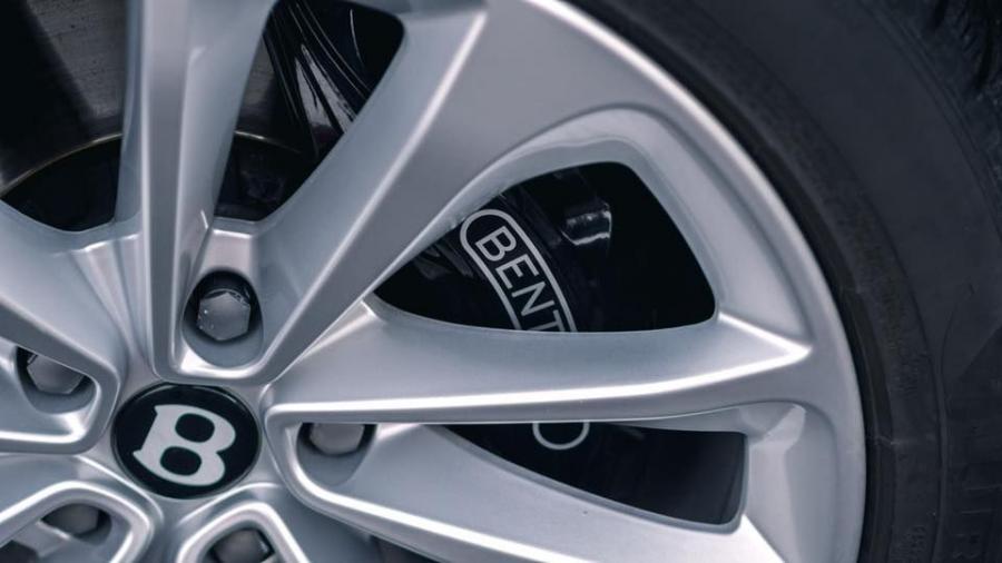 Колеса Bentley Bentayga OpticShield by WrapStyle 2018 года  (фото 12 из 20)
